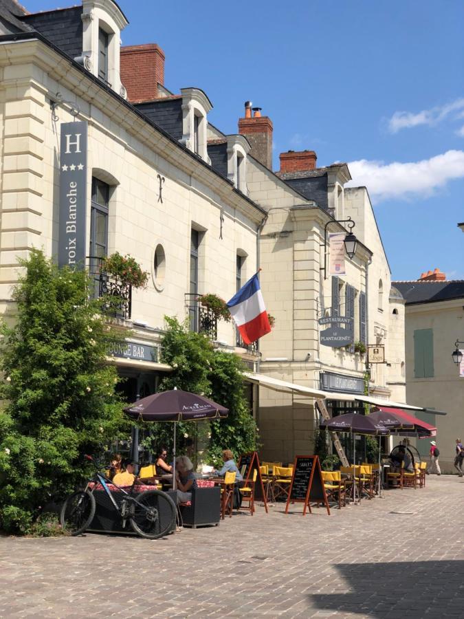 Logis Hotel La Croix Blanche Fontevraud Exterior photo