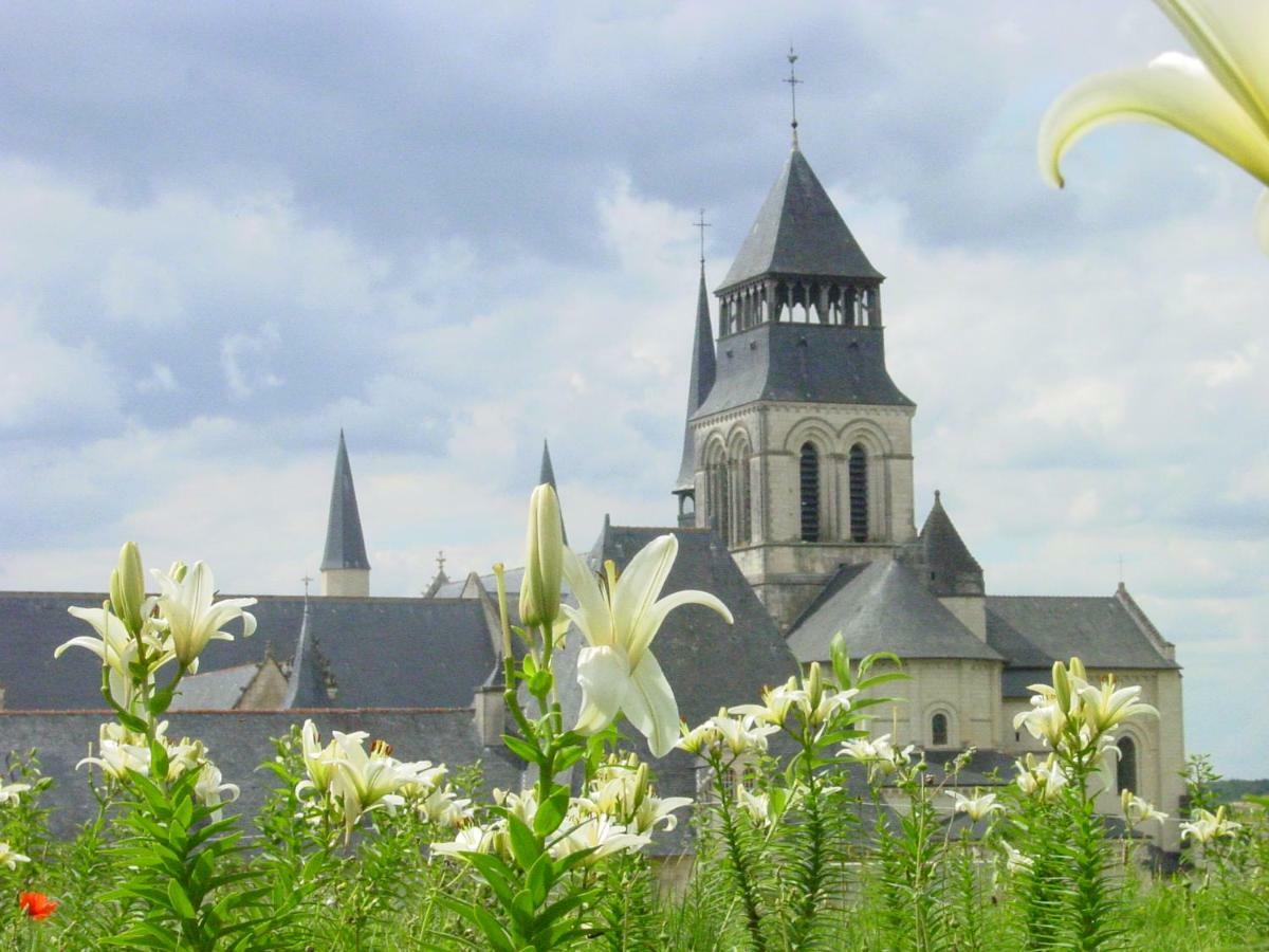 Logis Hotel La Croix Blanche Fontevraud Exterior photo